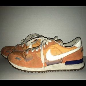 Vintage Nike Orange w/blue Ombré Tennis Shoes!